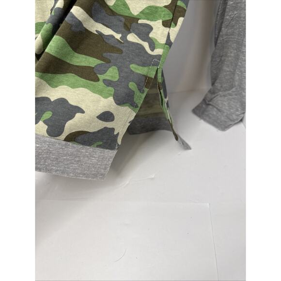 Poof Camo Raglan Shirt Womens Medium Long Sleeve Green Gray NWT - Picture 3 of 4